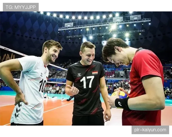 欧冠赛前默哀仪式,悼念日前去世的足球名宿 欧冠赛前默哀仪式,悼念日前去世的足球名宿